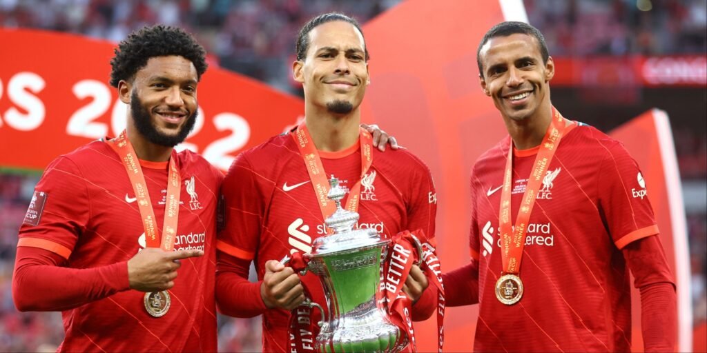 Sunderland lining up centre-back signing who Van Dijk said is "outstanding"